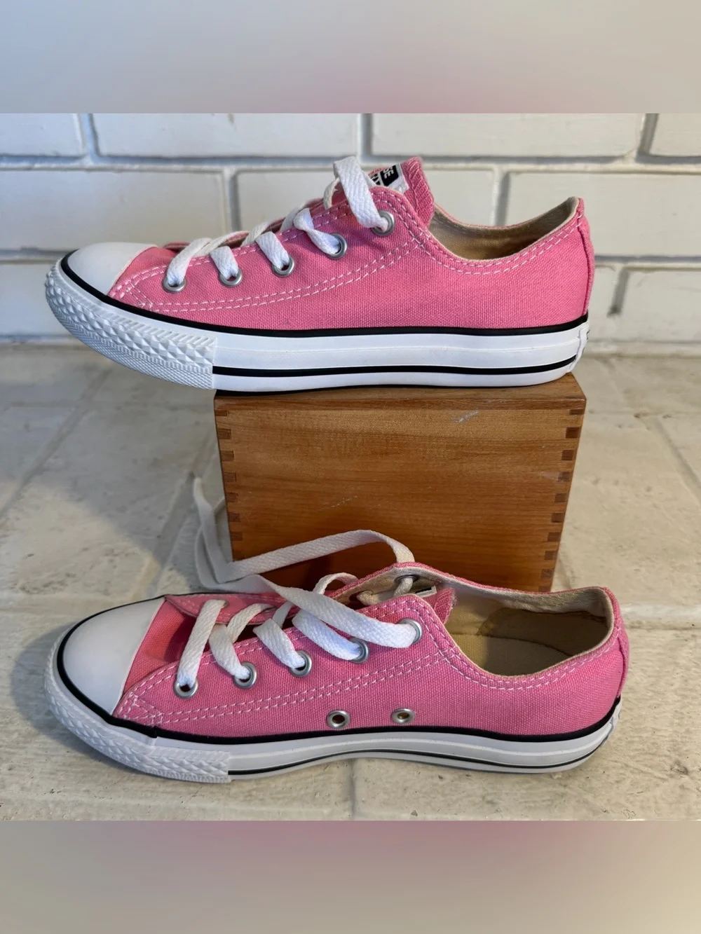 Converse Chuck Taylor All Star Low Top Pink Sneakers - Youth Size 2 NEW